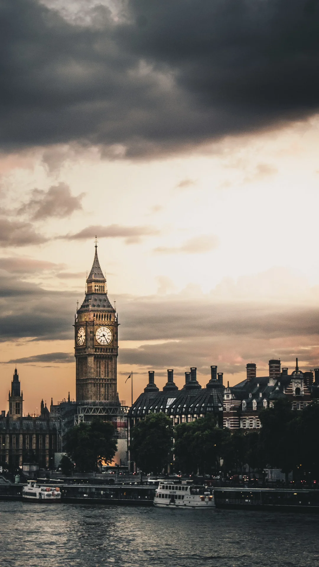 𝓛𝓸𝓷𝓭𝓸𝓷 𝓜𝓮𝓶𝓸𝓻𝔂