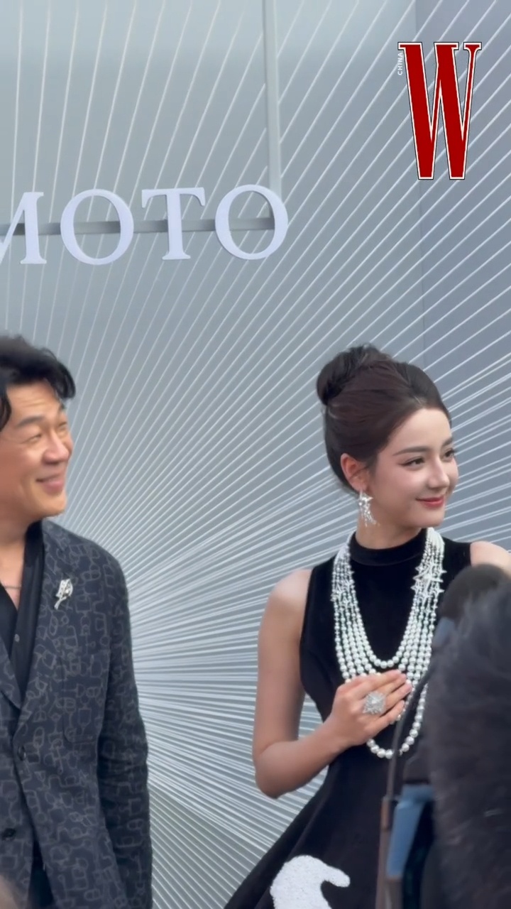 你与丰盛同频迪丽热巴 美神降临迪丽热巴御木本高珠展造型