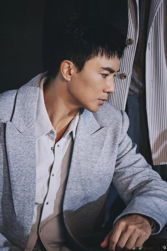 刘畊宏给披荆斩棘写了首歌 直播现场解锁刘畊宏新作，专门为披荆斩棘写的歌，“摇滚才