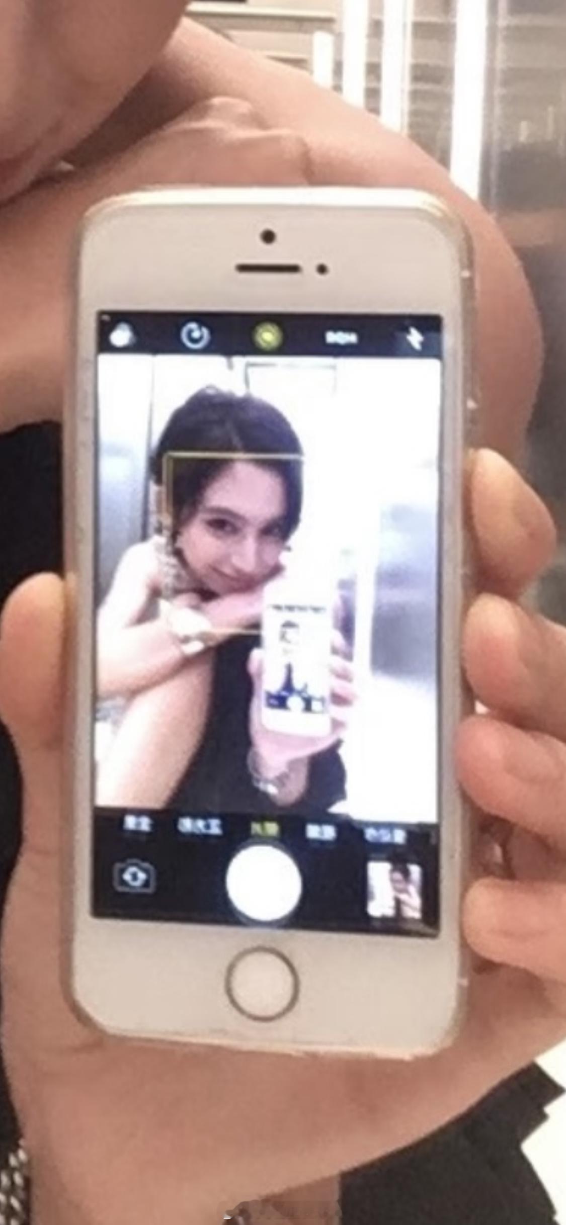 刷到一个好看的小姐姐还在用home键iPhone！ 