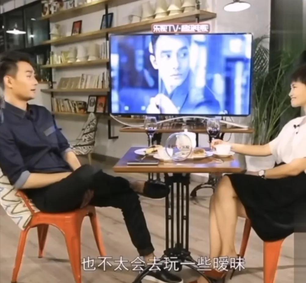 王凯透露：“我一般都是属于主动型的，也不太会去玩一些暧昧，就是我很干脆，也很直接