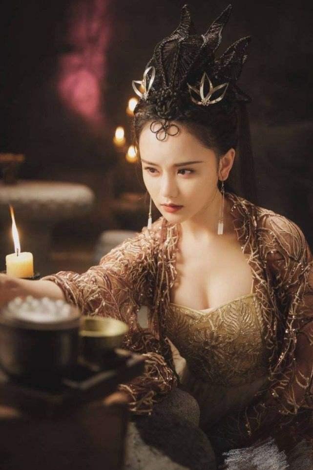 褒姒？您看西周末年能有这样的妆造不[笑哭]
今天无意间看到一篇“烽火戏诸侯”的文