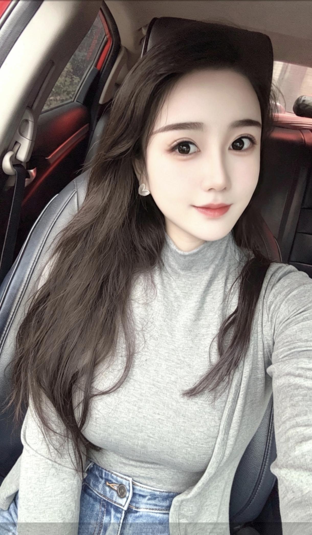 分享小姐姐的美丽照片灰色衣服高级吗？