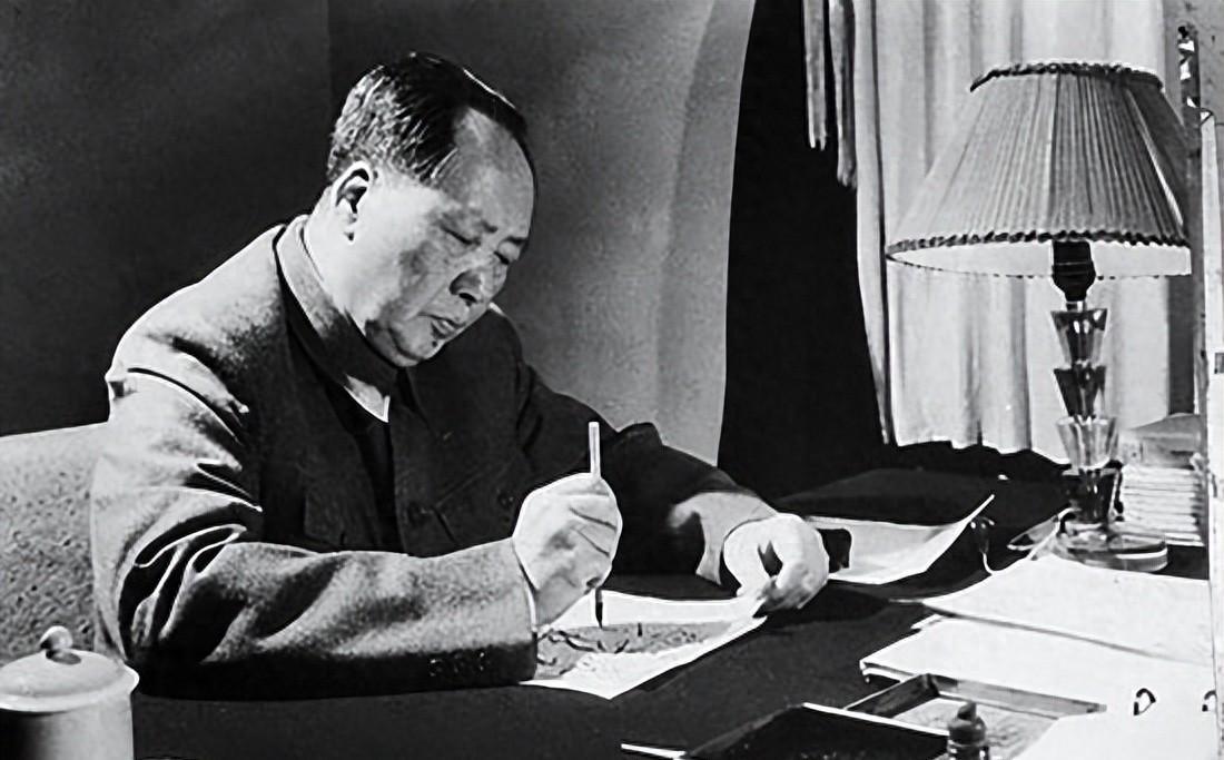 1957年毛泽东视察工作路过武汉，向湖北省领导询问王盛荣的近况，这位人物现在怎么