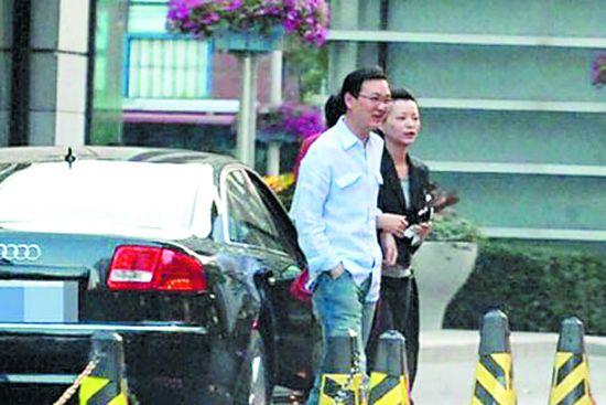 董卿为何嫁给密春雷，原来是把杨澜当成“参照物”了？当时杨澜也是央视一姐，离婚后嫁