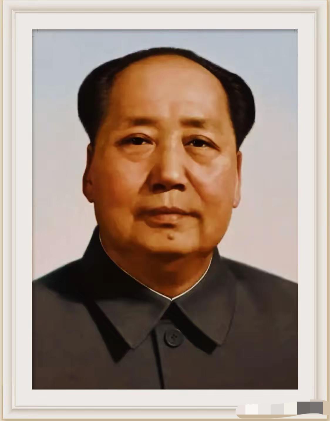 若是教室与会议室都悬挂毛主席像，世界看到的绝非简单的符号摆放，而是中国坚守初心、