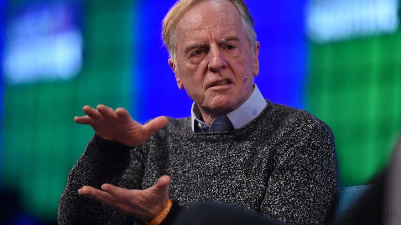 John Scully正式离开Apple耗时许久，但首席执行官生涯终结于1993