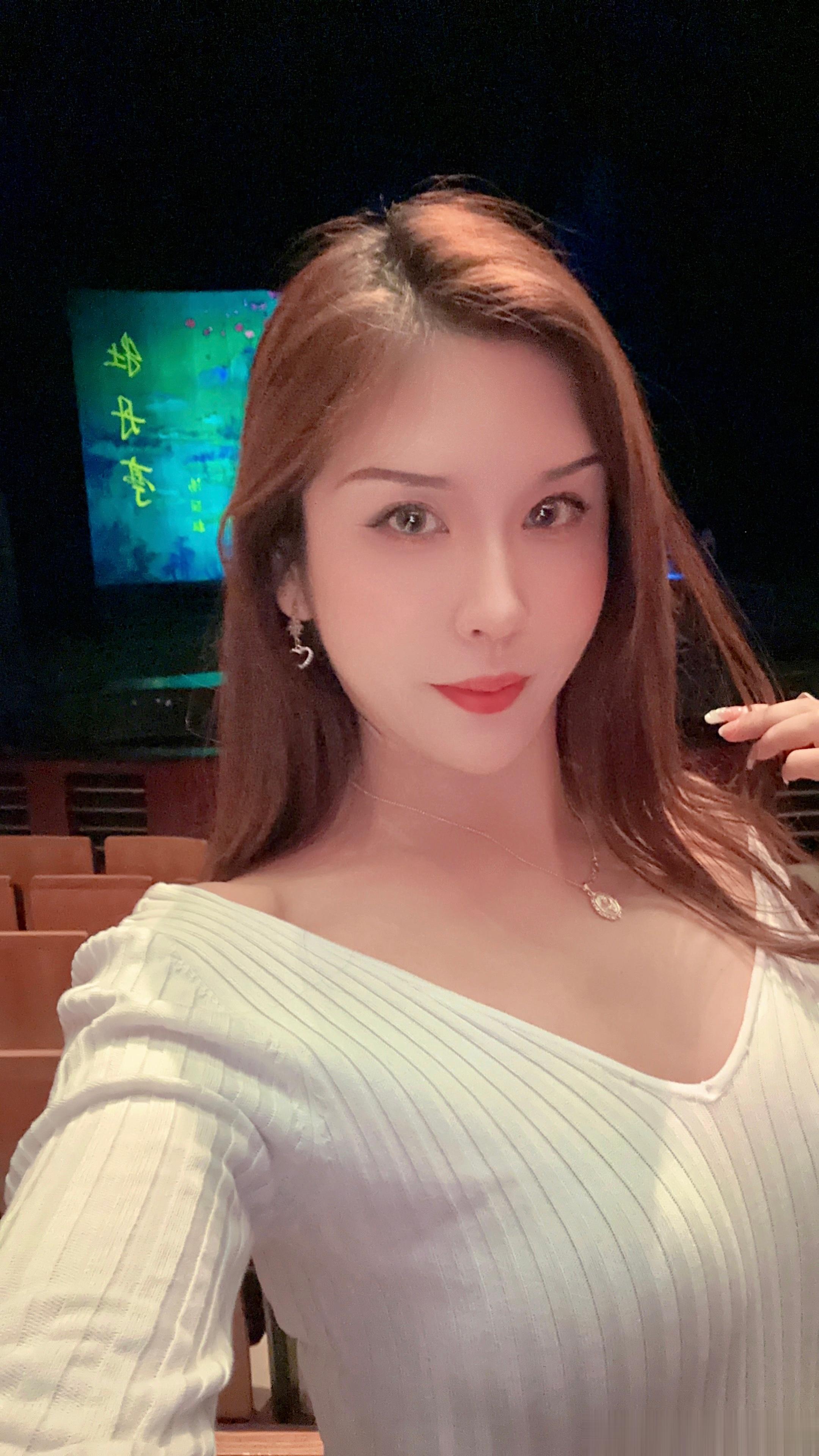这个周末感受了一下温婉雅柔的国粹艺术昆曲，《牡丹亭》全本集粹版，现场效果很有感染