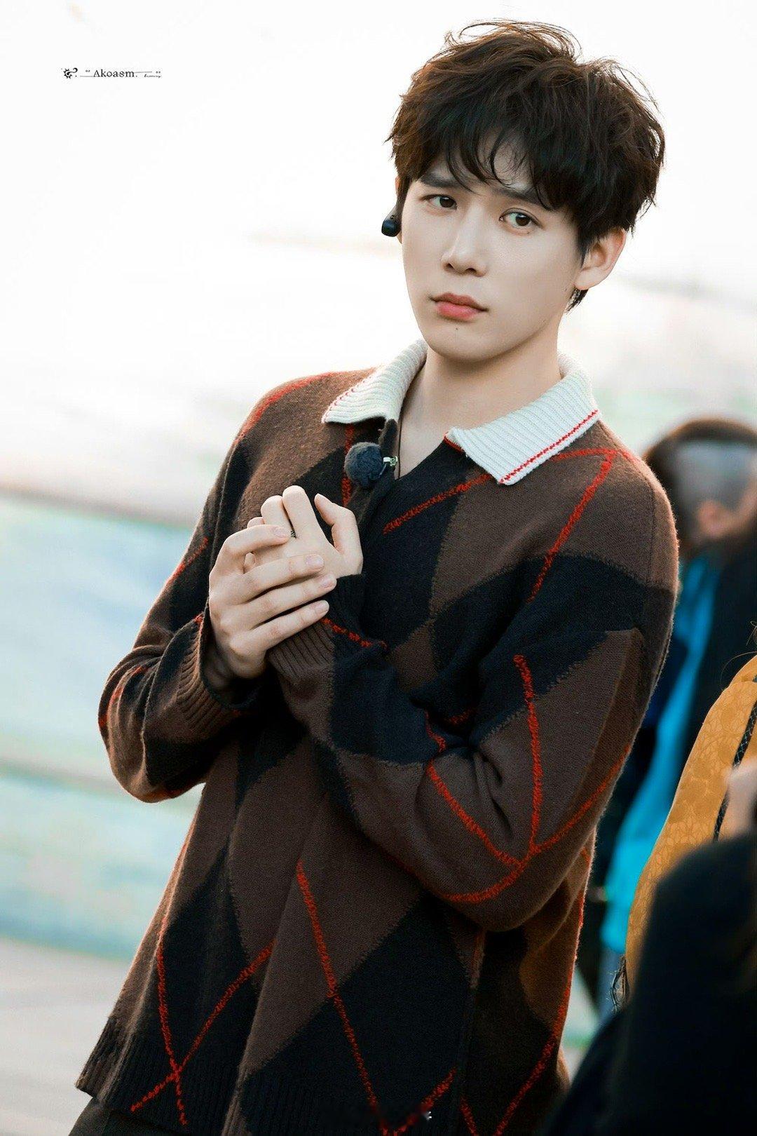 王安宇[超话]  王安宇米兰饭拍 这一套好有秋天的感觉[哇] ​​​