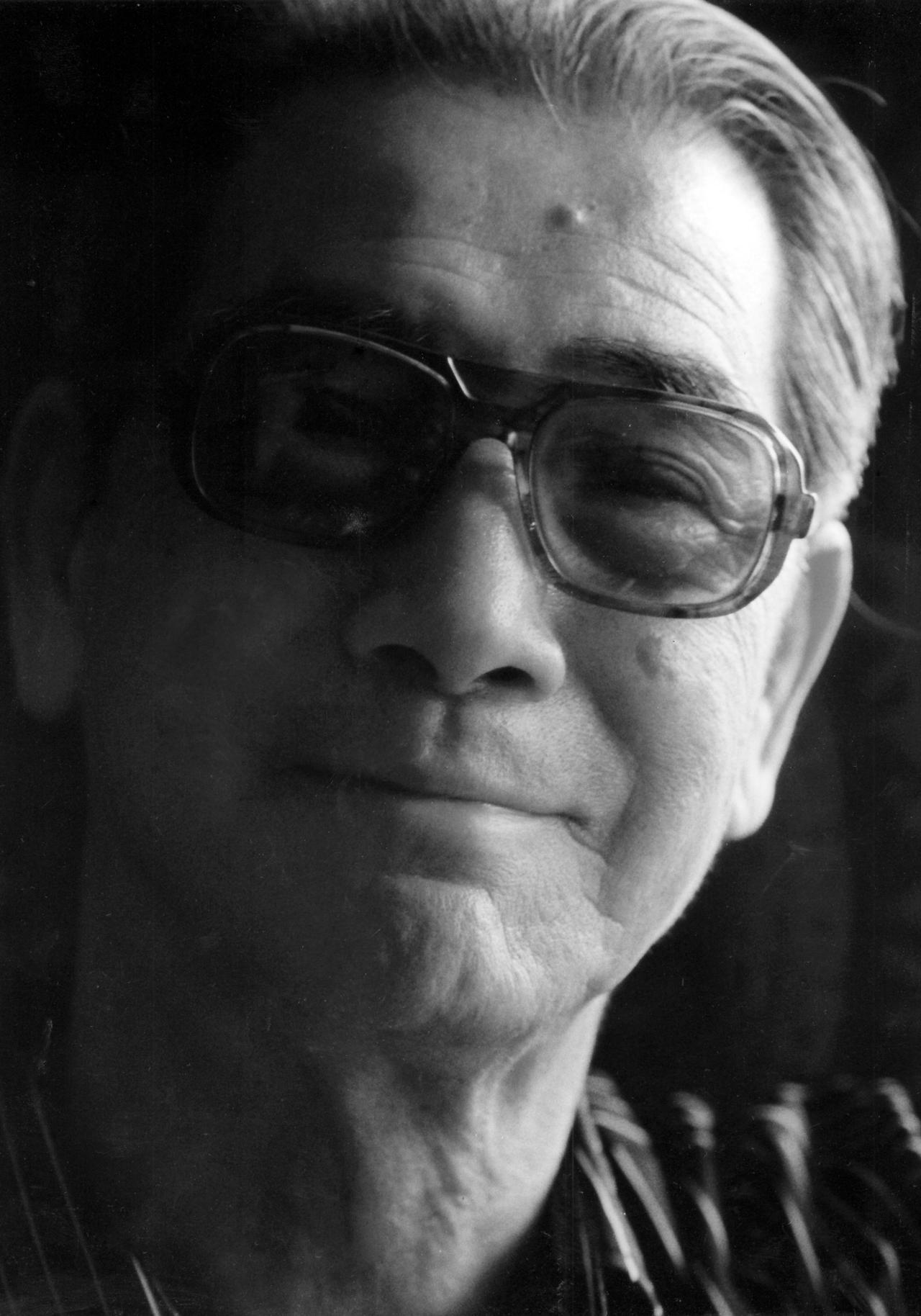 陈怀皑（1920年9月23日-1994年11月28日），原名郑衍贤，福建长乐人，