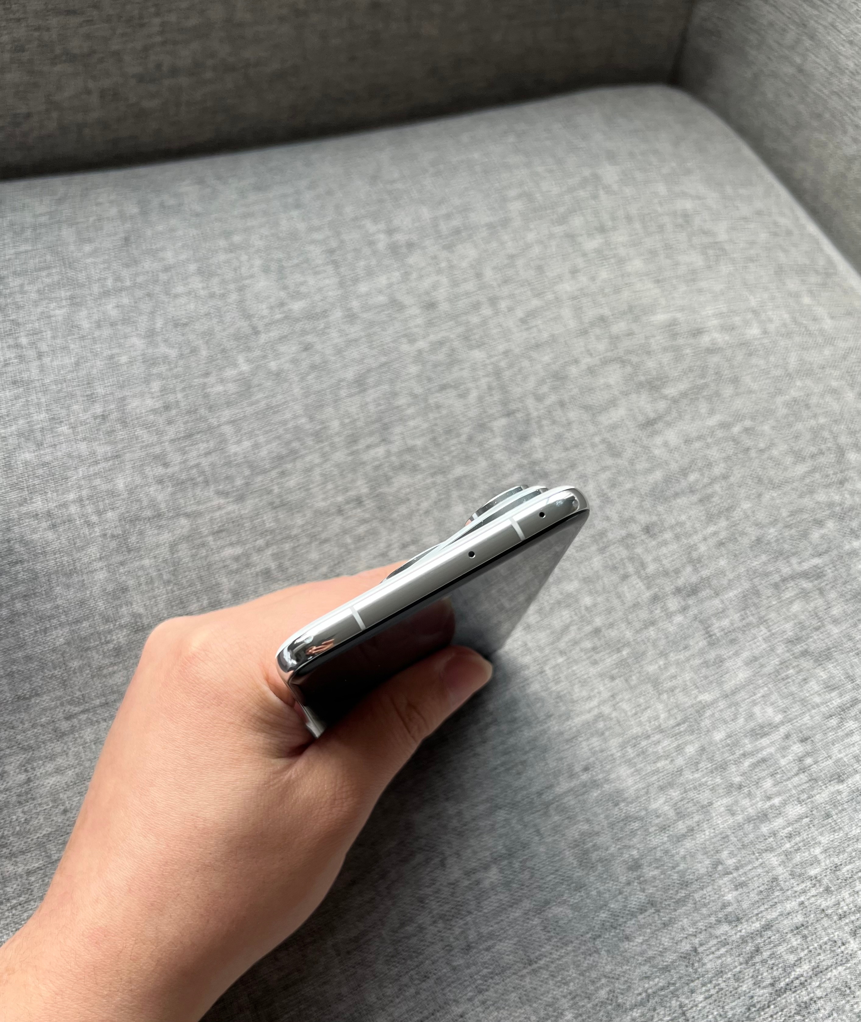 华为Pura70 Pro 12+512G 雪域白，屏幕完美，外壳小划痕磕碰，电池