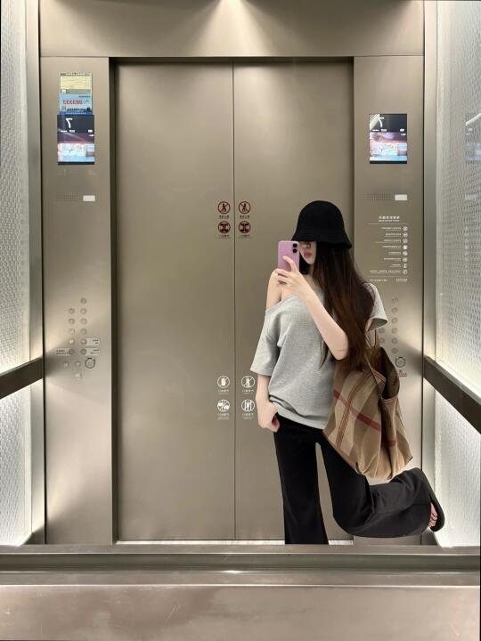 简单上课穿搭
