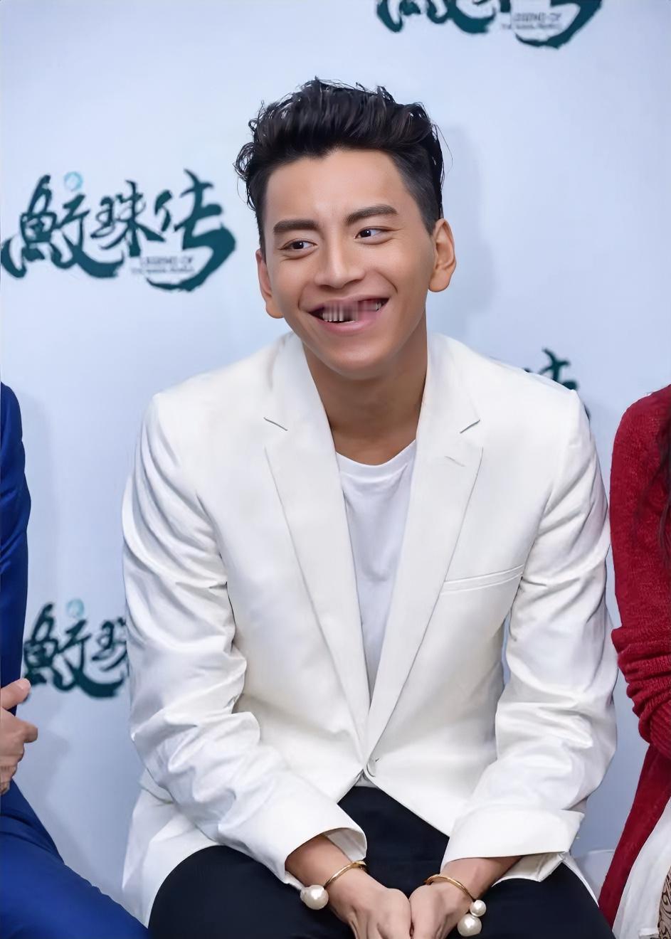 王大陆这事儿时隔多日终于反转了
不是发现他被冤枉了
而是直接朝他的脸狠狠来了一个