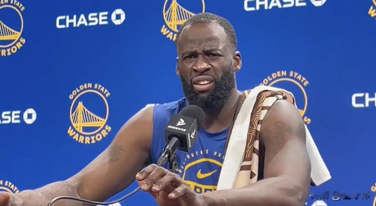 称赞库里还得是追梦！追梦格林谈库里：

“对于库里，任何赞美都不为过。”

“看