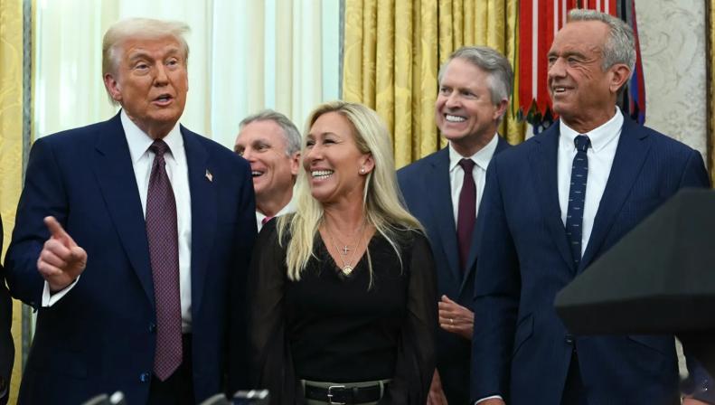 【美参议员格林与特朗普分手！发表忏悔演说，后悔参与有毒政治活动】华盛顿的空气向来