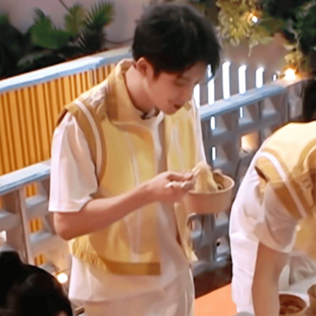 幼儿园吃饭大赛第一名檀多多小朋友 (๑⃙⃘´༥`๑⃙⃘) 𐂐奖励一朵小红花🥰
