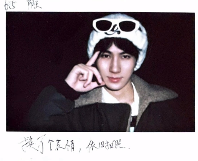 查收小张邮寄来的18宫格plog📸张真源十年前的爱心变成了相思锁