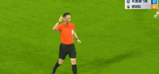 泰达上空无人机提醒裁判喝水？[捂脸][捂脸][捂脸]把它打下来，看看谁的脚法够精