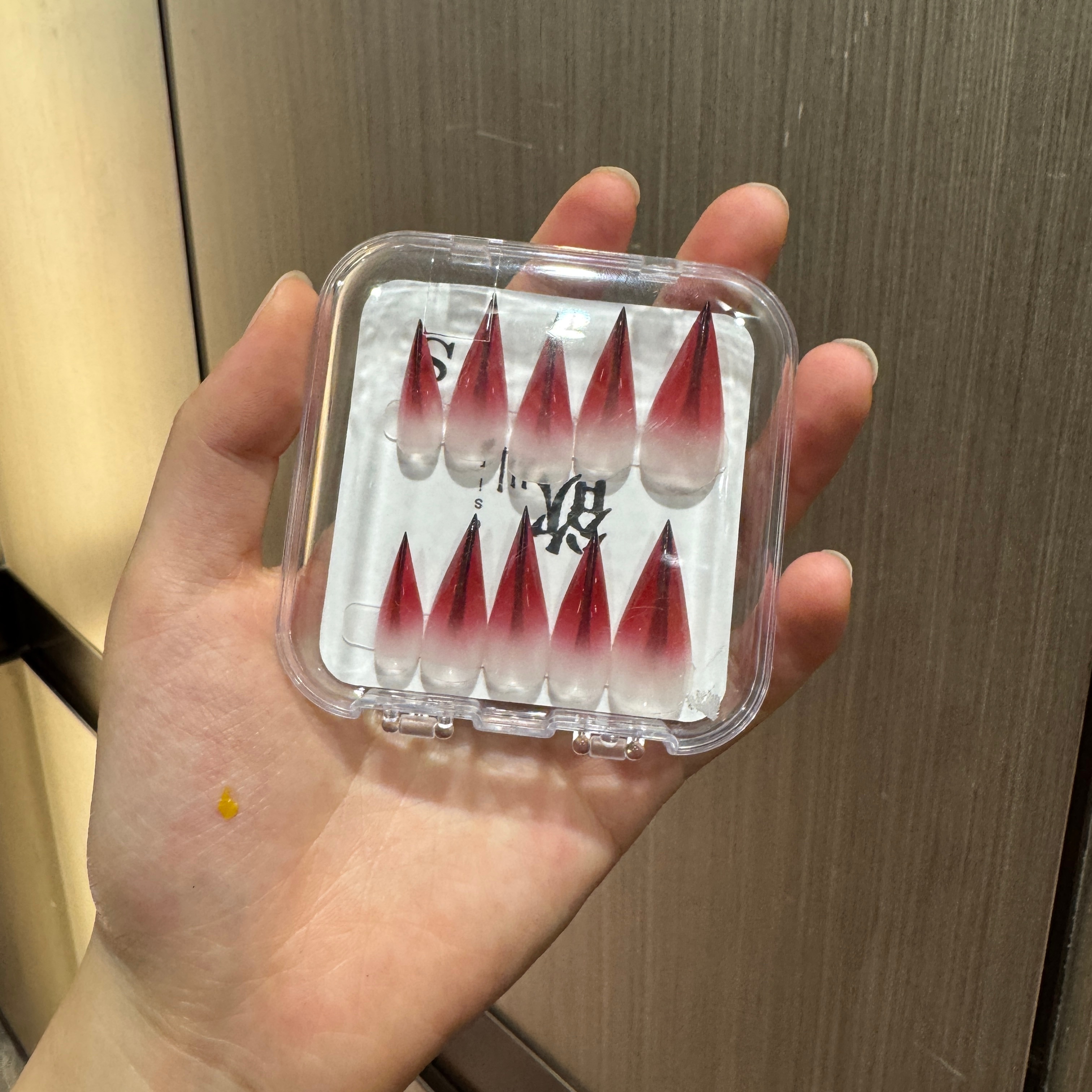 红色自设结束了，美甲到了啥意思！ 