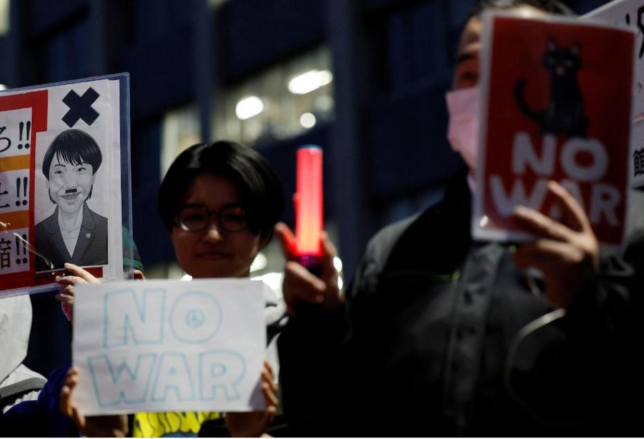 日本首相高市早苗周三晚抵达美国，进行为期三天的访问。周三在在东京首相府前，人们举