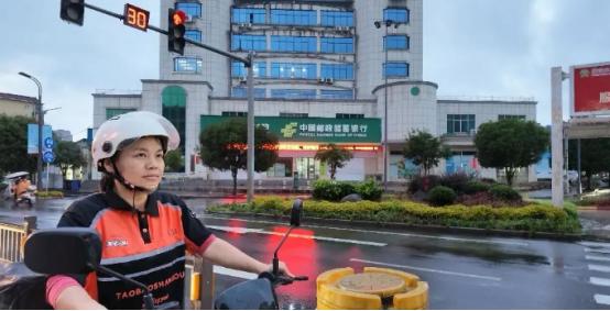 财政养不起，公务员靠自己？江西铜鼓一个县委社会工作部的女干部，一年跑了6471单