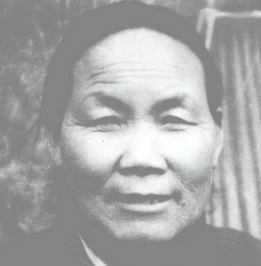 1940年，山东一位大娘给八路军端来香喷喷的煎饼，饥饿的战士们狼吞虎咽。班长啃了