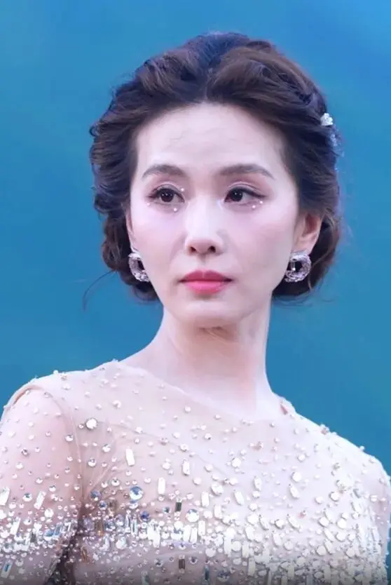 vogue红毯女星生图怼脸拍。