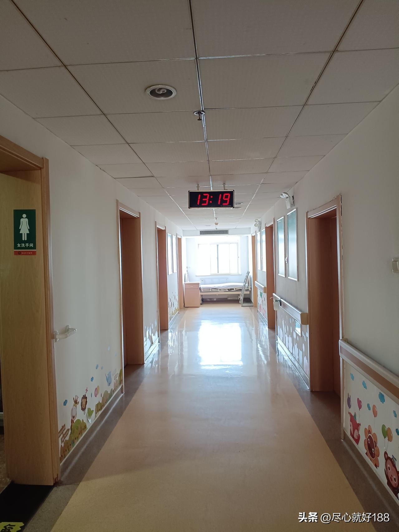 妈妈今天终于住院了，妈妈现在却一肚子气，连晚饭还没吃。

由于上个医院一直不来电