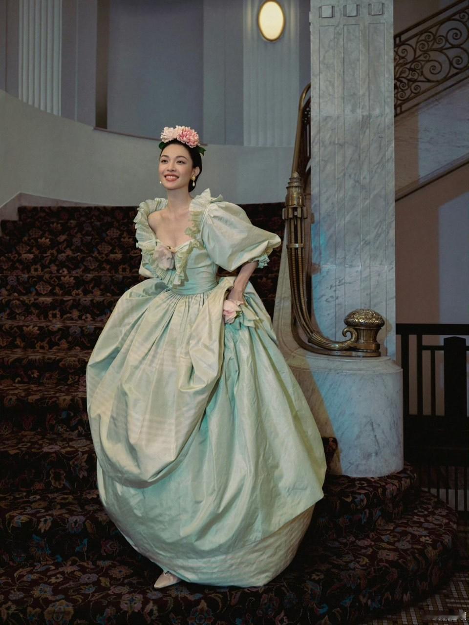 娱乐[超话]钟楚曦vogue油画风造型钟楚曦vogue盛典油画风造型超级古典的图