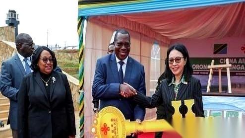 当初嫌我们给的条件“苛刻”，租期99年太长，扭头就去找了英国和日本。
以为自己是