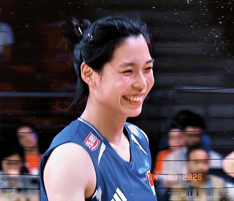 虽说美国和中国女排都是玩的整体排球，但是人家基本功比我们好多啦，简直就是一台高速