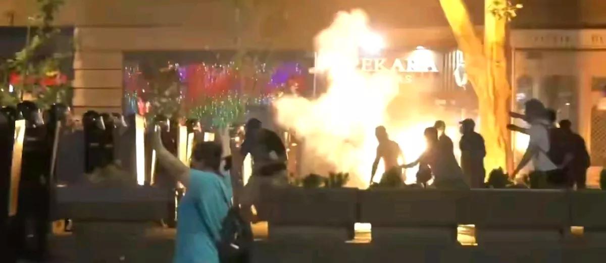 《费加罗报》报道，当地时间14日，塞尔维亚内政部表示，该国多地发生的抗议活动，已