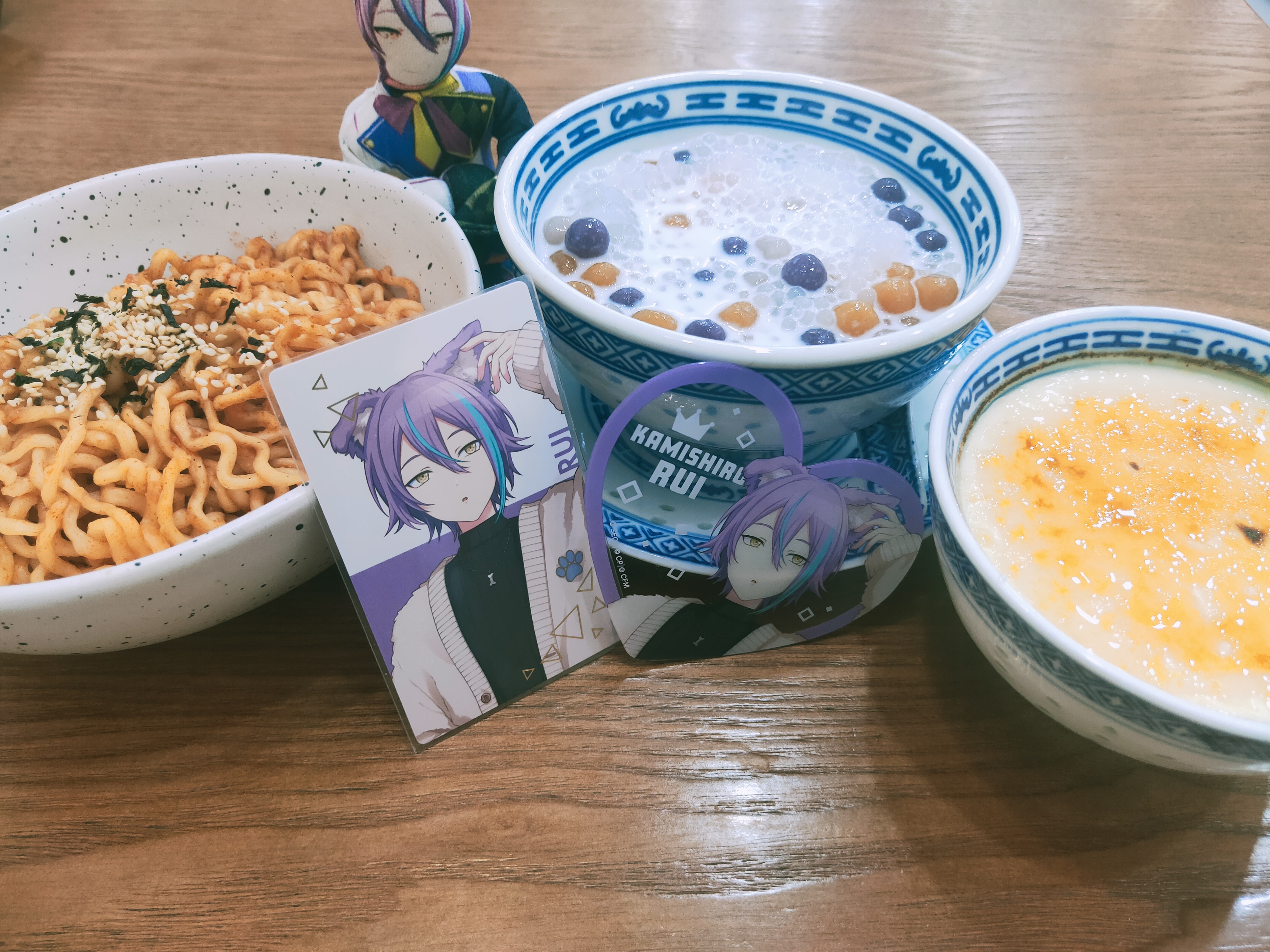 啃食，焦糖双皮奶+芋圆椰奶西米露+火鸡面刚好翻包翻到狗混带过来拍一下 