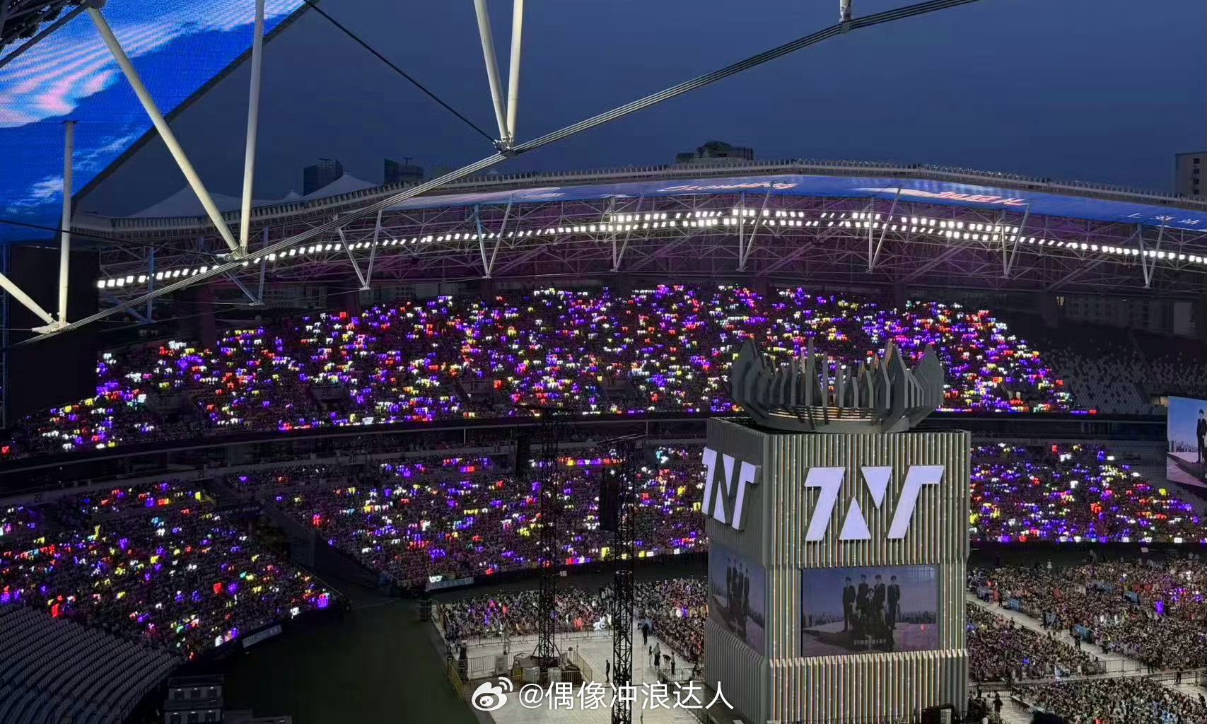 时团演唱会day3灯牌一览马嘉祺紫海 VS 宋亚轩青海 