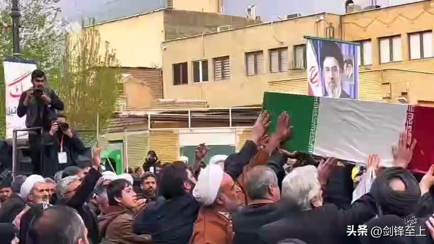 这是伊朗情报部长的葬礼
以色列的斩首战术不仅没有击垮伊朗，反而让被斩首的高官一个