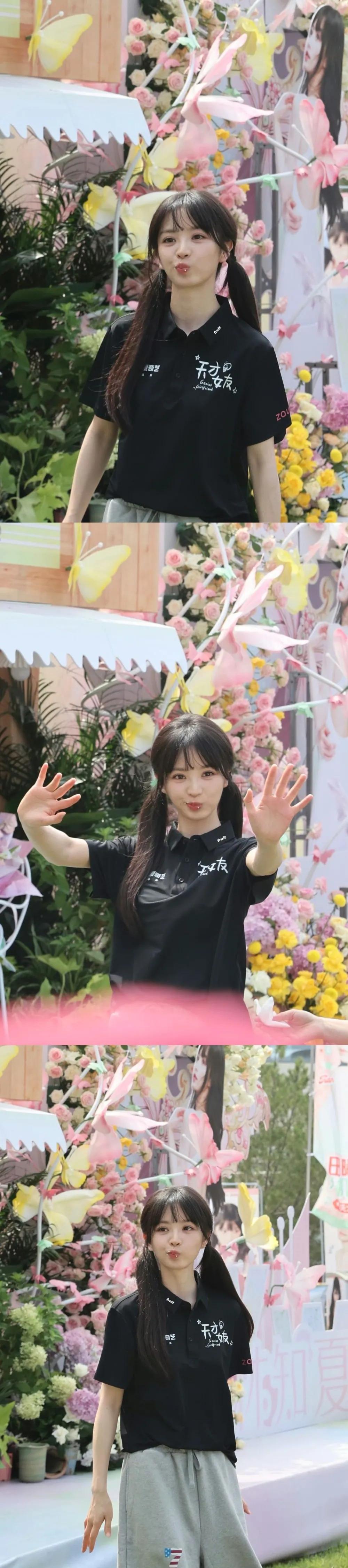 田曦薇新剧《天才女友》开机路透 🈶！

双马尾好可爱，期待林知夏～ ​​​