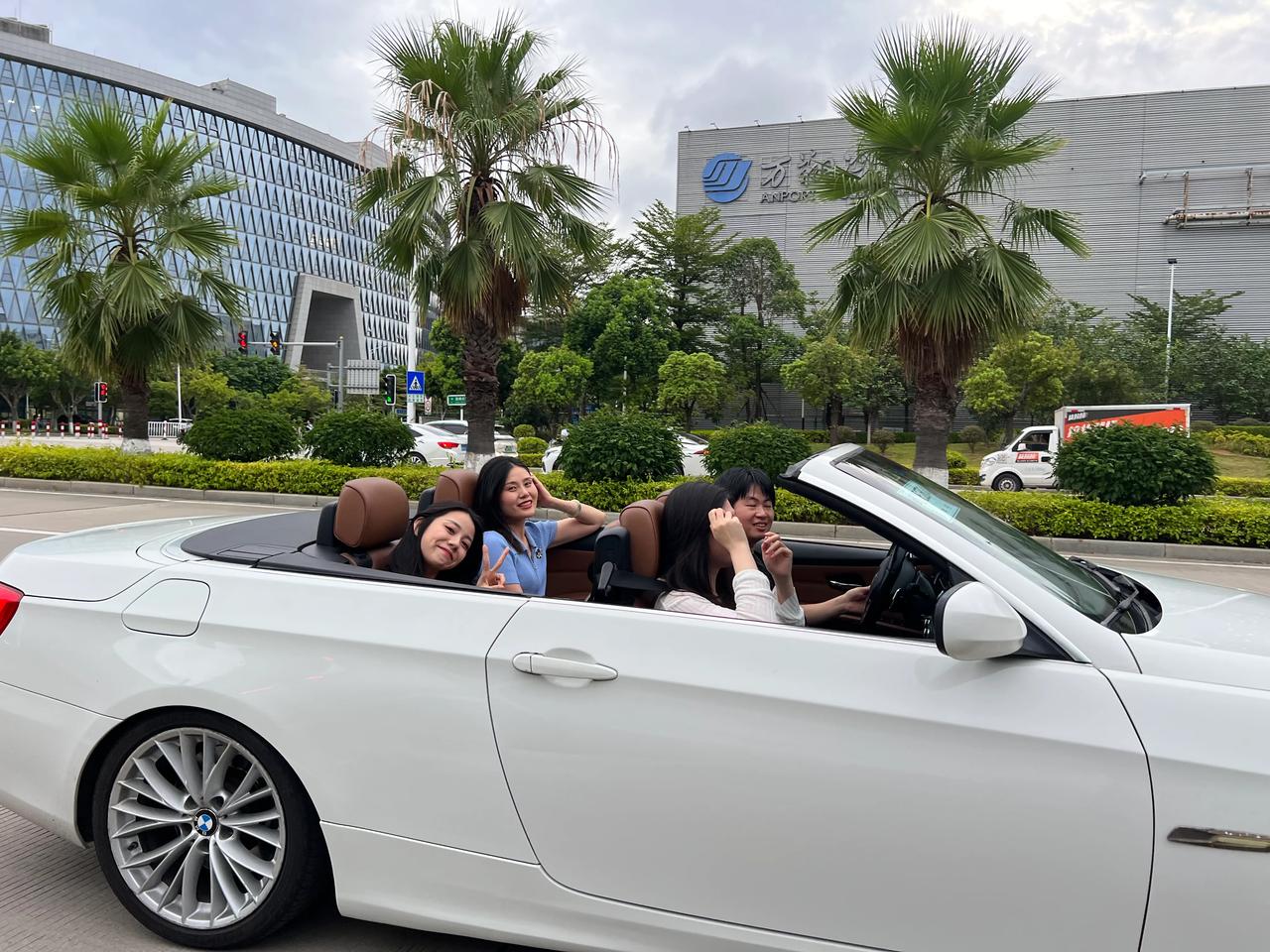 这小伙子挺狂的，一定有什么特长或过人之处！
我开魅影都没这样[我想静静]