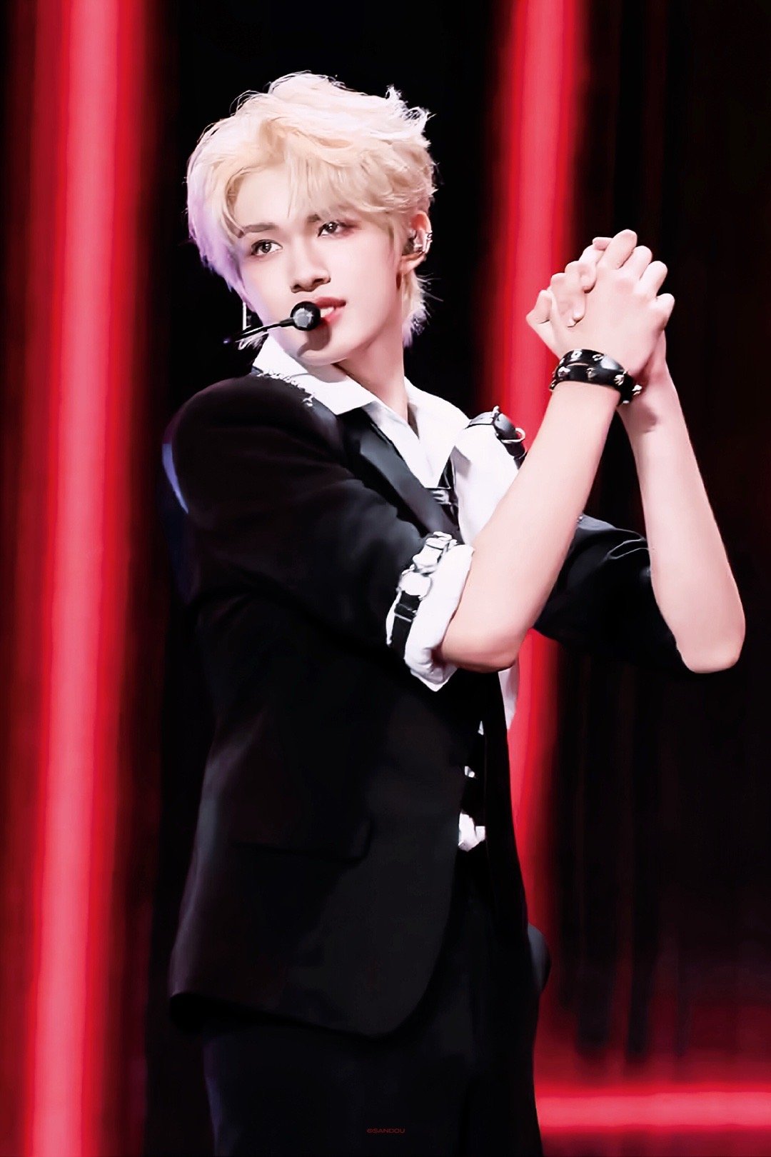 张极新音多机位直拍合集多机位镜头下的张极太绝了！红酒嗓的苏感穿透屏幕，舞蹈动作干