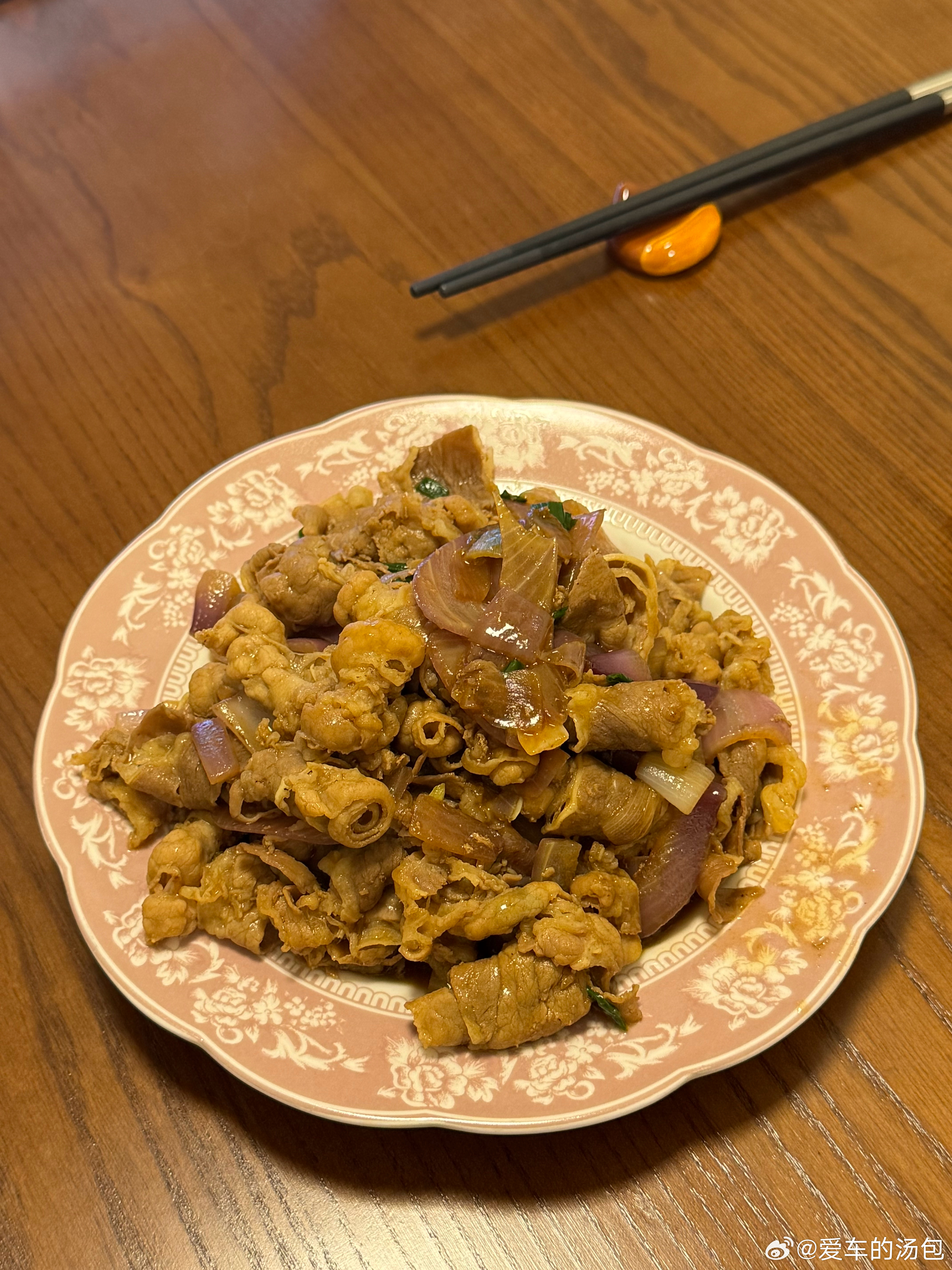 站着腿疼坐着腰疼，这就喝上鸿哥的高压锅大骨汤了我鸿的恋爱日记