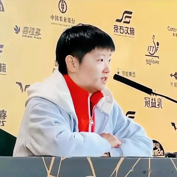 赛后采访孙颖莎道出本场比赛的难处：赛前一晚出现发烧，临赛前体温回落，但连续多场大