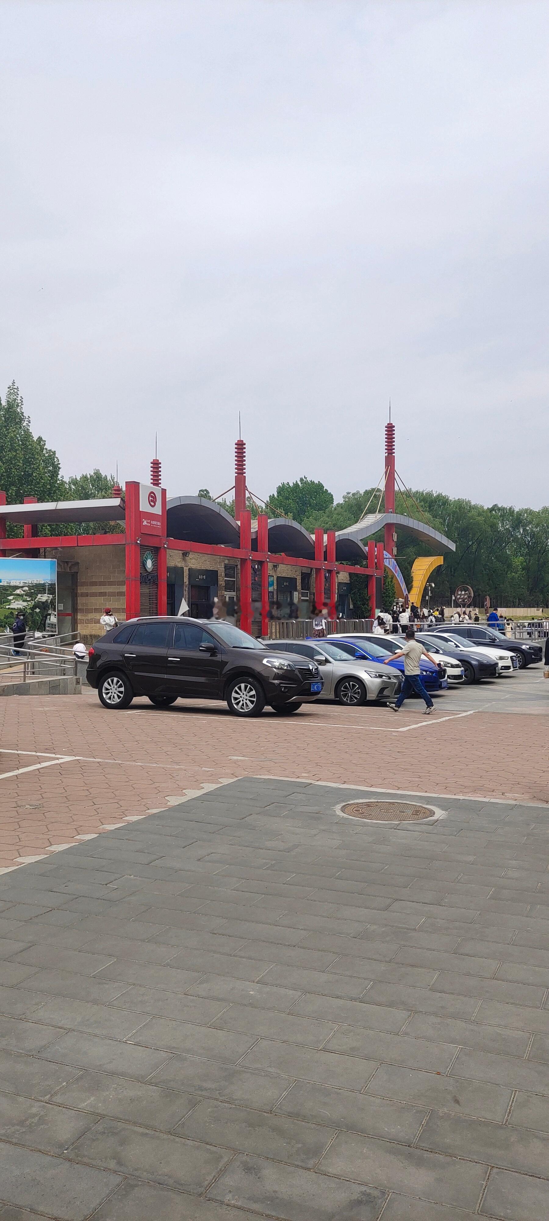 书香京城 悦读春天 朝阳公园，购书活动，圆满结束，得到了王新生先生的亲签 北京·