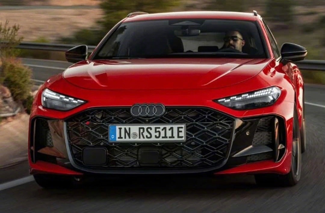 奥迪RS 5系列提前发布，原来A4的定位被A5取代。新RS 5有旅行版和三厢版，