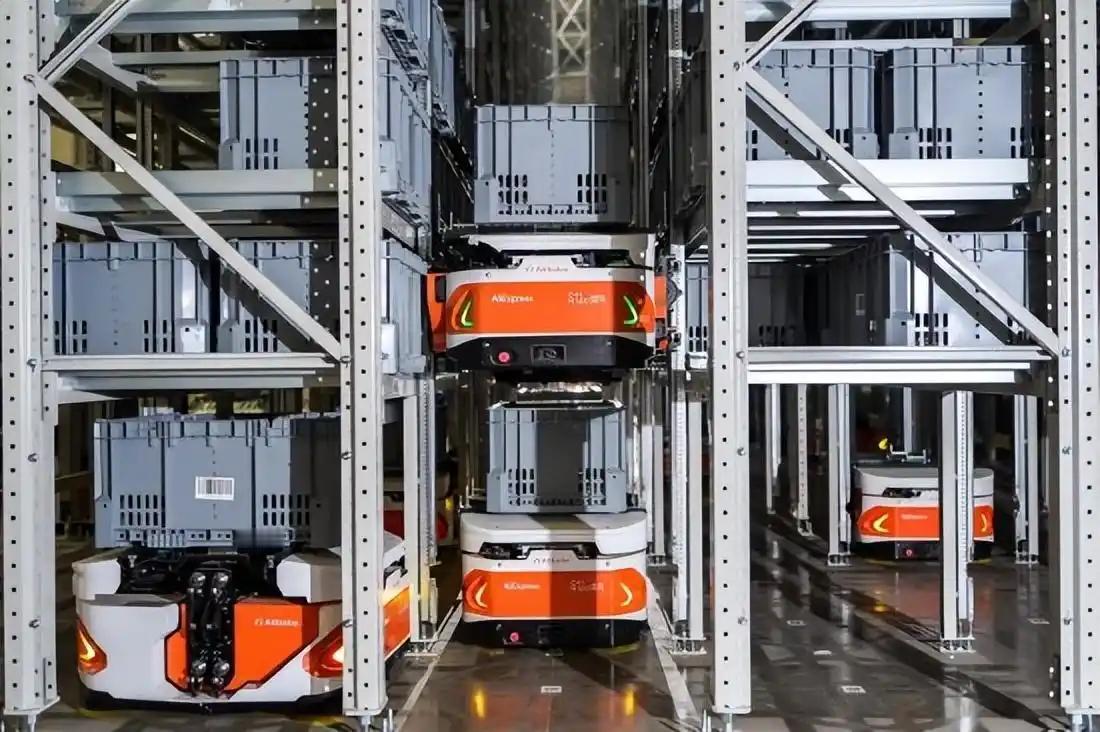 【菜鸟发布攀爬机器人ZeeBot：10秒爬5层楼，仓库效率翻倍！】🔥
2026