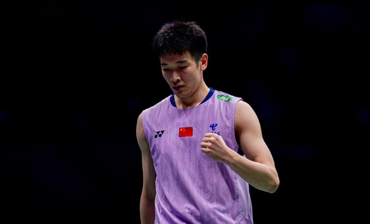 真不容易啊！李诗沣与桃田师弟苦战三局，险胜进四强，半决赛将对战击败安赛龙的安东森