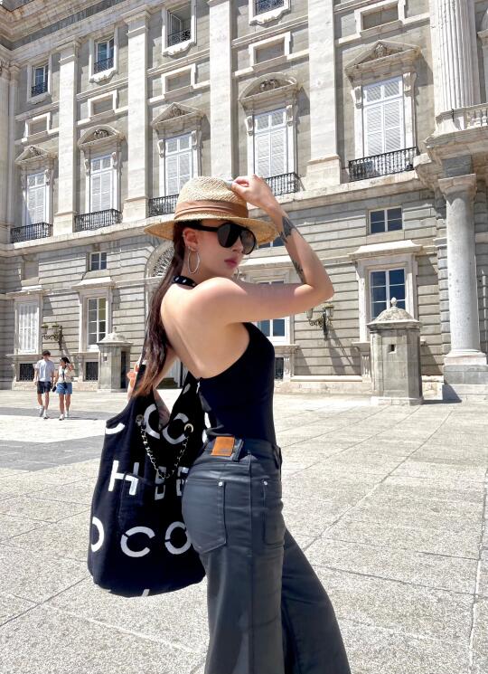 tanning 24/7 in Madrid🌞