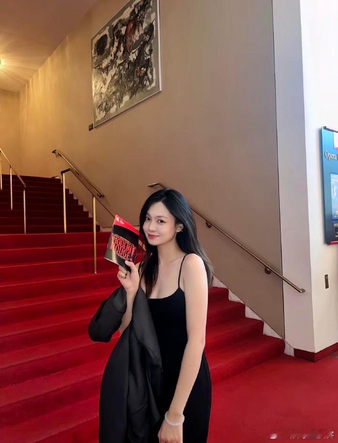 赵牧辰接触女生回应质疑赵牧辰女友发文 从空降回应到正式发声，一步一步都是对感情的
