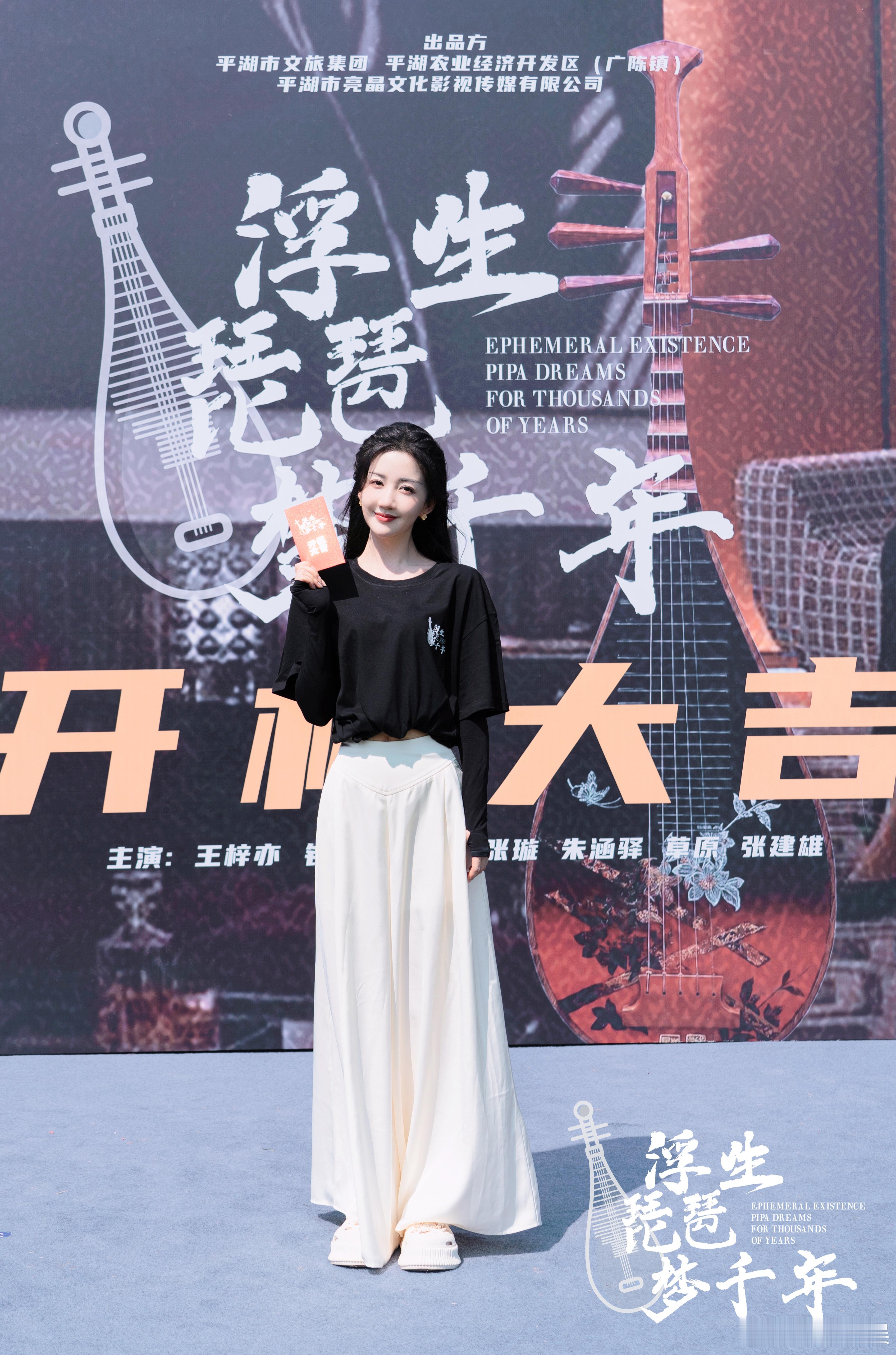 #何明翰陈欣予也闯进短剧赛道了##短剧赛道强得可怕# 短剧领域正发生着翻天覆地的