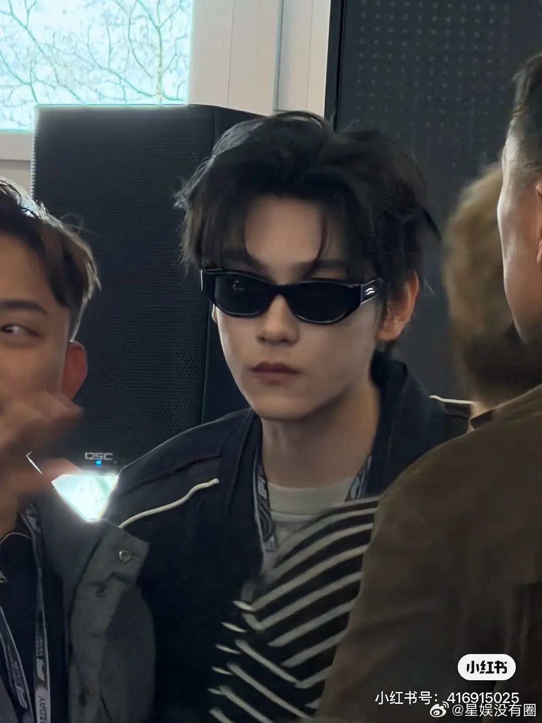 网友辣评田栩宁田栩宁F1生图吹上天，也就靠身高硬撑，五官平平毫无亮点，生图战神纯