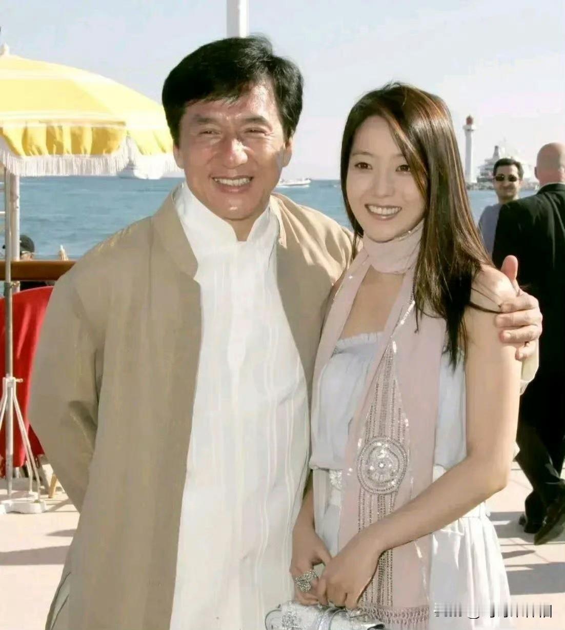 🎬成龙金喜善《神话》幕后古早旧照➡️原来这部经典竟是成龙主动争取来的‼️

戏