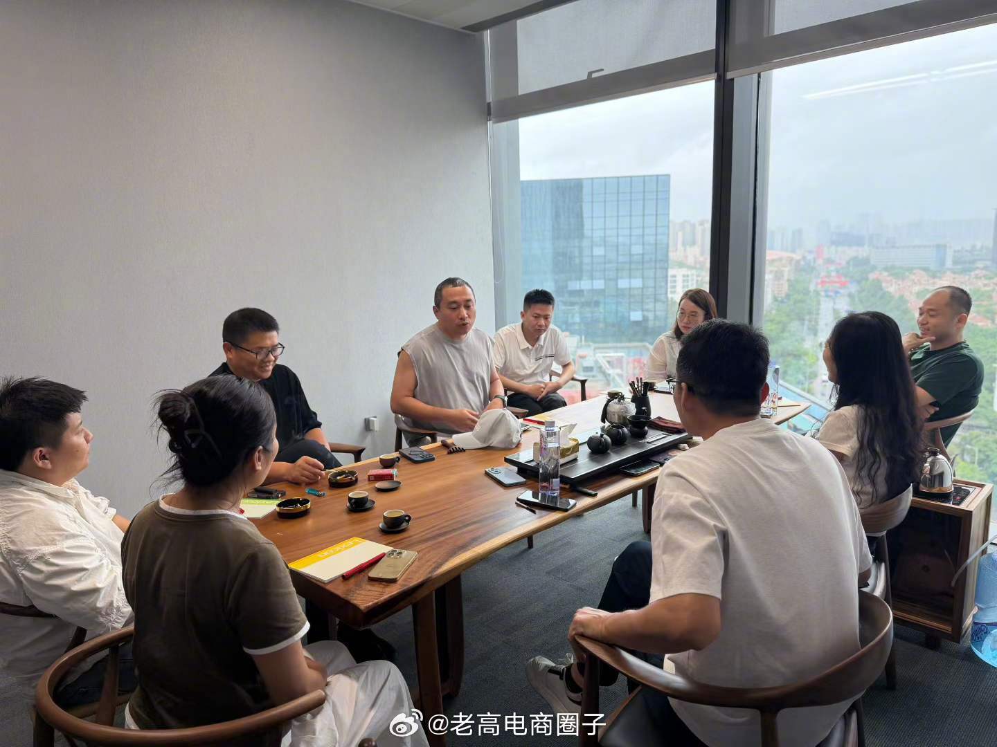 昨天在我们深圳办公室，和几位亿级电商粉丝和读者交流很开心，大多都是跨境亿级老板，